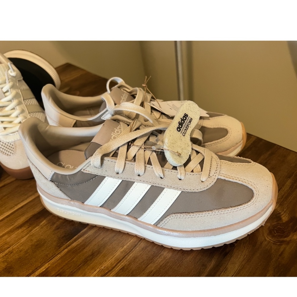 Adidas women’s cloud shoes 7.5 NWT